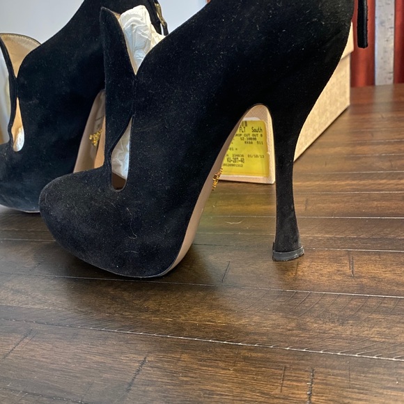 Gently worn Prada Black tear drop cut out bootie - Picture 4 of 9